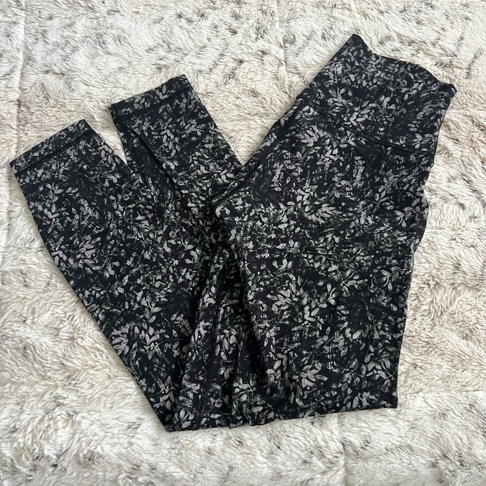 LULULEMON Black and White Patterned lululemon Leggings